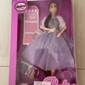 全新barbie公仔