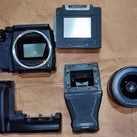 Contax 645 body + 45mm f2.8 Distagon T* Lens