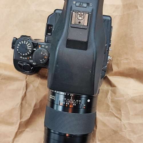 Contax 645 body + 45mm f2.8 Distagon T* Lens