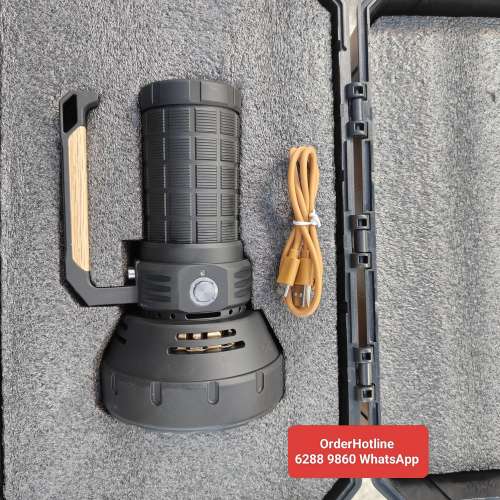 Mega High Power LED Flashlight (Torch 電筒) 38000 lumens. Rechargeable USB-C.