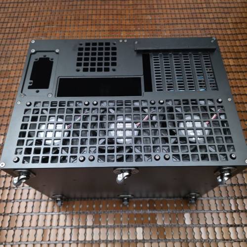 ［機箱］全鋁12Bay全高NAS/Server機箱（送6把12cm風扇）