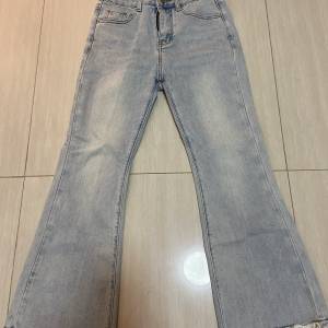 韓國購牛仔褲微喇叭
