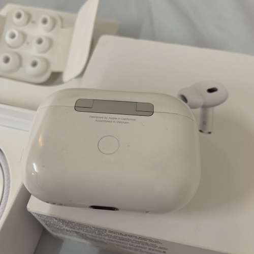 85%New Apple AirPods Pro 2 MagSafe Case (USB-C) MTJV3, 保到27-9-2025