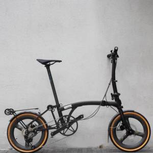 2025 鋁合金款 RUHM PRO D PLUS (PRO 2 CARBON) 7速 碟剎 碳纖維座管 16吋349 碳纖...