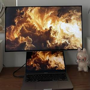 Studio Display 技術 type C反向充電 27英吋4K 75Hz 全鋁合金外殼一體成型98%DCI-P3...