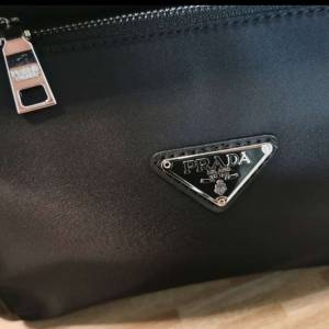 Prada 單肩斜孭袋