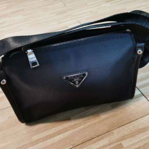 Prada 單肩斜孭袋