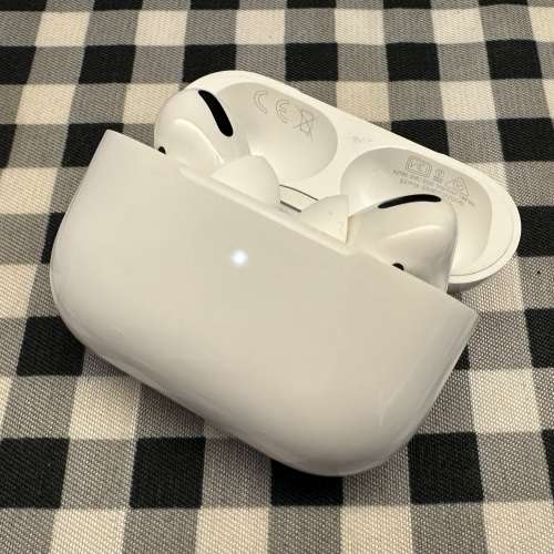 Apple AirPods Pro 1 藍牙耳機 行貨 95% 非常少用和新淨 電量和功能全正常 全套有盒...