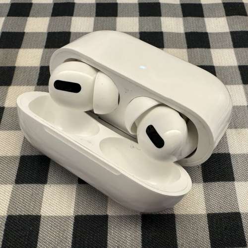 Apple AirPods Pro 1 藍牙耳機 行貨 95% 非常少用和新淨 電量和功能全正常 全套有盒...