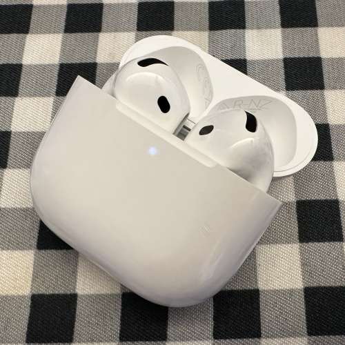 新款 2024 Apple AirPods 4 ANC 耳機 行貨 99%新 非常少用和新淨 原廠保養到2025年...