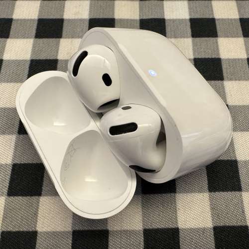 新款 2024 Apple AirPods 4 ANC 耳機 行貨 99%新 非常少用和新淨 原廠保養到2025年...