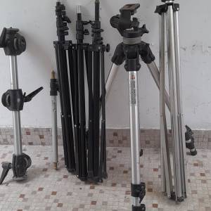 清理存貨一手七支，包括—支manfrotto144腳架，六支雜牌腳架/支架如照片顯示，加送...