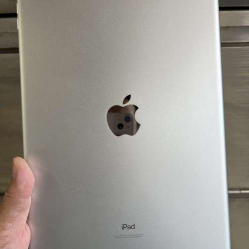 iPad  第8 代 128gb,WiFi 版，港行極新，冇修冇拆，所有原裝！跟送一支代用筆！