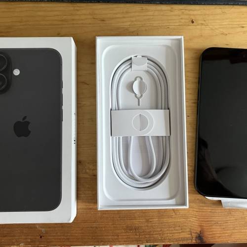 港行極新Iphone 16 黑 128gb 保到下年四月