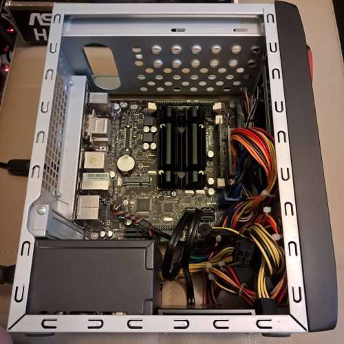 ASRock Q1900 J1900 ITX 主機 4GB DDR3 RAM FSP 300W 80 Plus Bronze 火牛