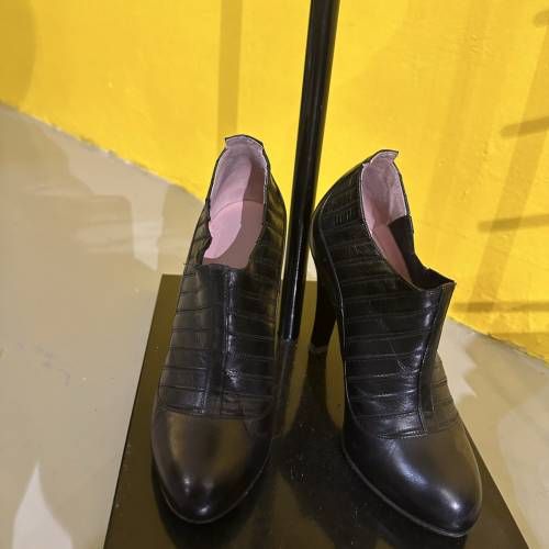chanel leather pumps