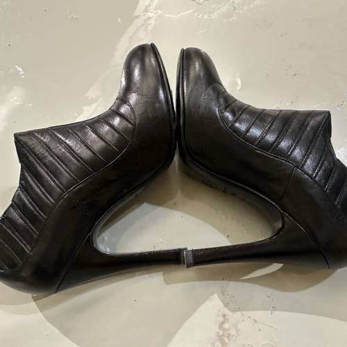 chanel leather pumps