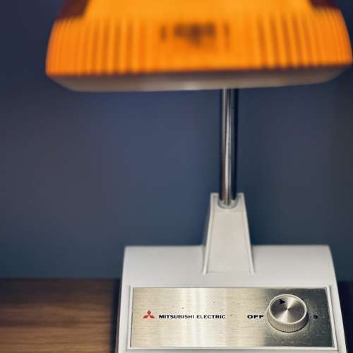 出售 昭和時期 三菱Mitsubishi座枱燈一箋，100%正常，整體八成新，款式經典，（注意...