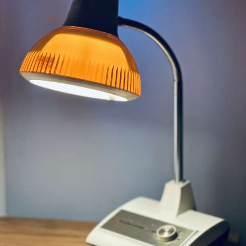 出售 昭和時期 三菱Mitsubishi座枱燈一箋，100%正常，整體八成新，款式經典，（注意...