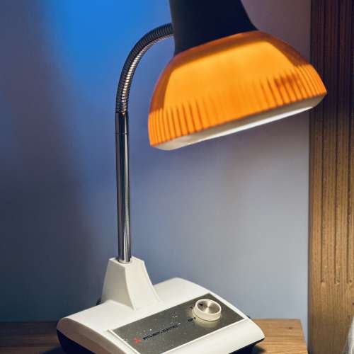 出售 昭和時期 三菱Mitsubishi座枱燈一箋，100%正常，整體八成新，款式經典，（注意...