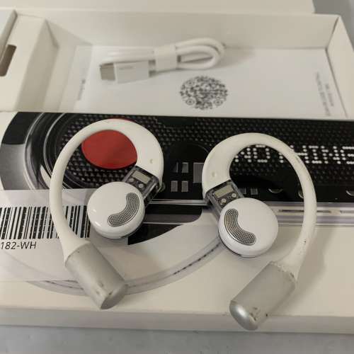 99%New Nothing Ear open B182 White