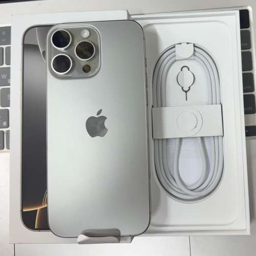 行貨 iPhone 16 Pro Max 256GB 原色，買咗一個星期、同全新無分別，原廠保養一年