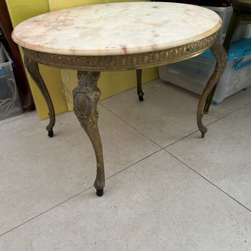 電話，枱及雜誌架