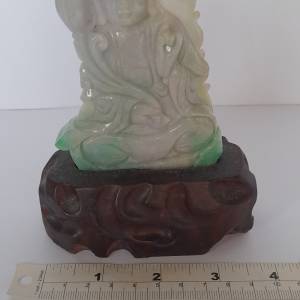 翡翠A玉觀音擺件，高約四寸，寬3寸，連特製木座。清理舊存貨歡迎出價。no.W3.5.25