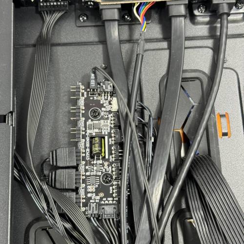 550w火牛 + Antec 中塔機箱 連三把RGB風扇 及 Fan Hub