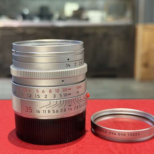 Leica summilux-m 35mm f1.4 asph v1 chrome lens 11883 with original filter