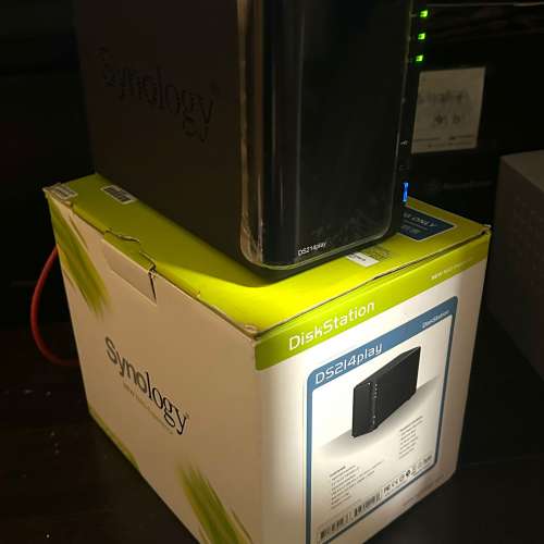 Synology DS214Play 2BAY NAS跟兩隻500GB硬碟