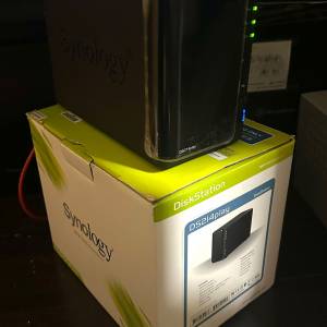Synology DS214Play 2BAY NAS跟兩隻500GB硬碟