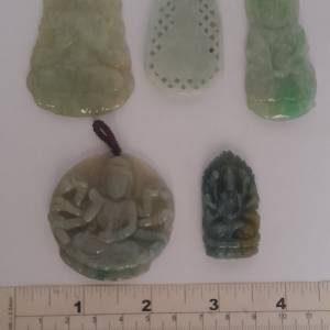 翡翠A玉觀音吊墜。清貨減價每個三百元，兩個起八折全部七個七折。no.30.5.25