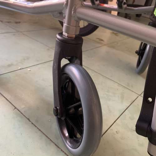 ‼️全新‼️台灣Karma（康揚）助推式輪椅 (綠色)