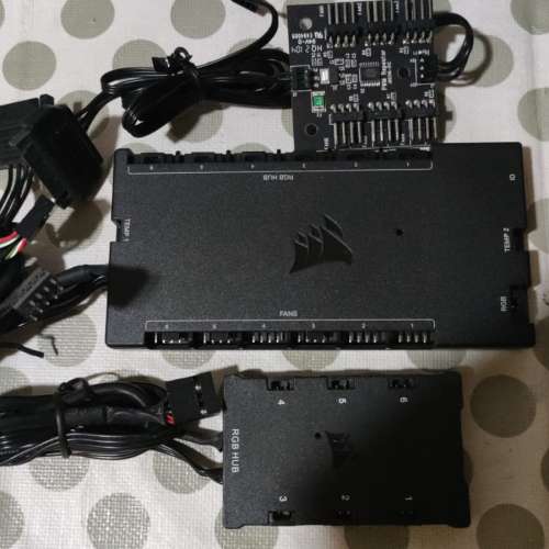 CORSAIR iCUE COMMANDER CORE XT 智慧型 RGB 照明與風扇轉速控制器