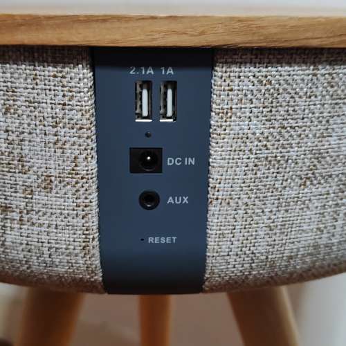 Blueman Z1內置藍芽喇叭/電池/手機無線充電功能茶几，85％新