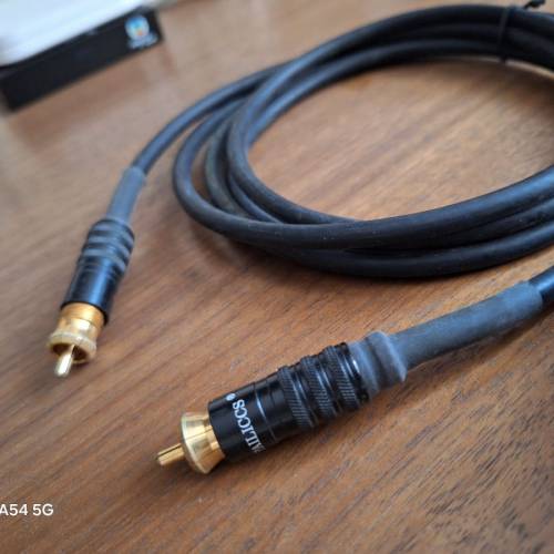 5米 OFC High grade AV cable 
5米長，有2條
每條$30 美孚站交收