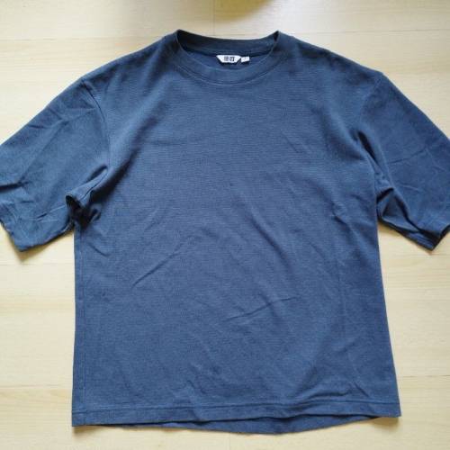 Uniqlo 藍色暗間條tee