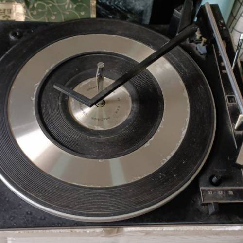 60年代英國制BSR黑膠唱，存放已久，吾知能否正常運作，冇木地生坐，古董级，值得收...