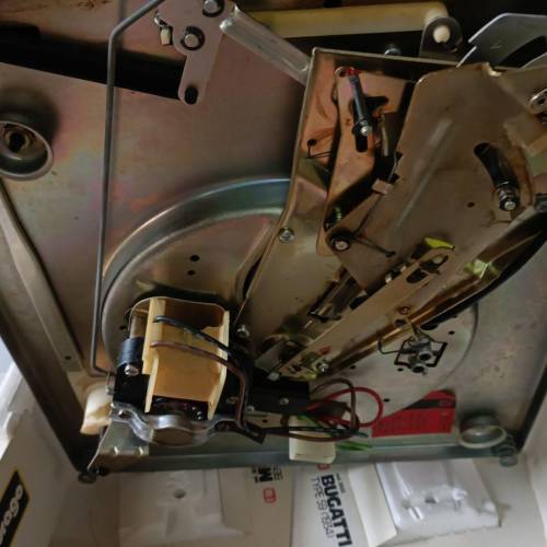 60年代英國制BSR黑膠唱，存放已久，吾知能否正常運作，冇木地生坐，古董级，值得收...