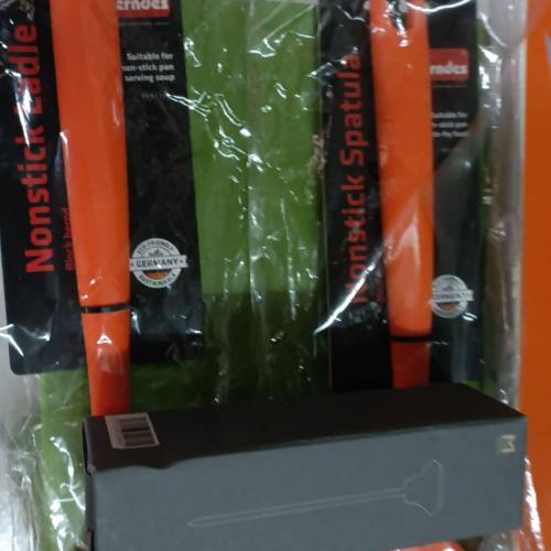 圖中全新煮食用具,超值快取售$100（德國品牌）