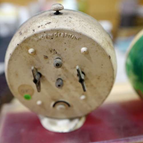 古董鐵殼(大力水手)鬧鐘一個