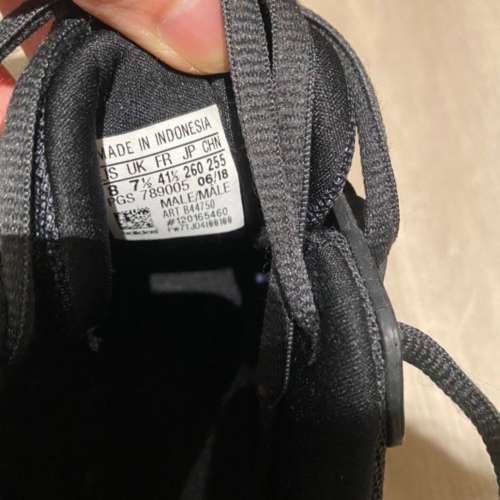 adidas 運動鞋 幾乎全新