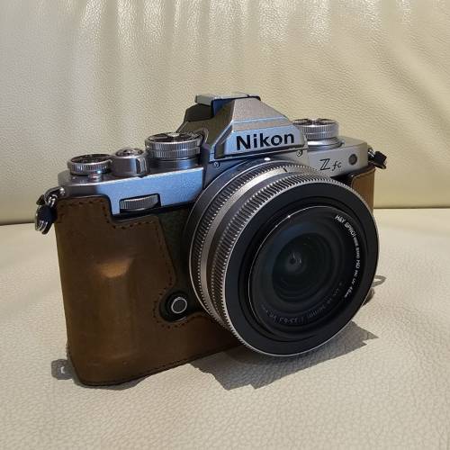 極新 Nikon ZFC 綠色皮 連四支鏡: 16-50mm + 18-140mm + 24mm F1.7 + 12-28mm