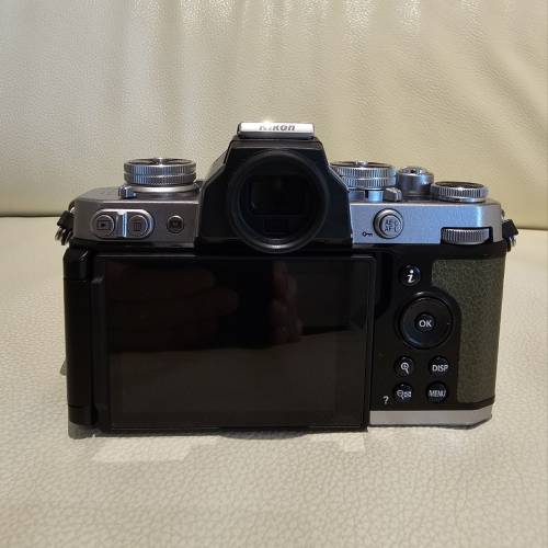 極新 Nikon ZFC 綠色皮 連四支鏡: 16-50mm + 18-140mm + 24mm F1.7 + 12-28mm