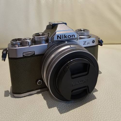 極新 Nikon ZFC 綠色皮 連四支鏡: 16-50mm + 18-140mm + 24mm F1.7 + 12-28mm