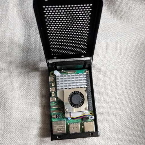 樹莓派 5 (4GB) 連金屬外殼 Raspberry Pi 5 (4GB) with metal case