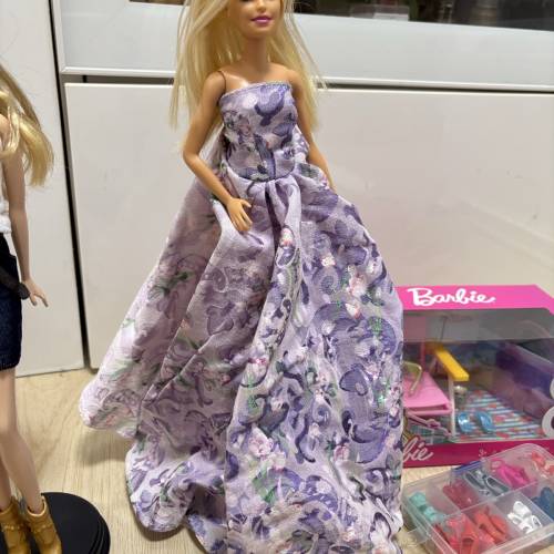 Barbie Set 套裝- 2個Barbie + 大量衫+ 鞋 + 配件