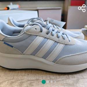 全新Adidas 波鞋 US11,UK10.5號