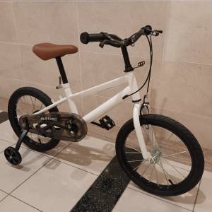 幾乎全新 16吋 小童單車，有輔助小車輪。16吋，不可摺，單速，身高 1米以下小童合用。